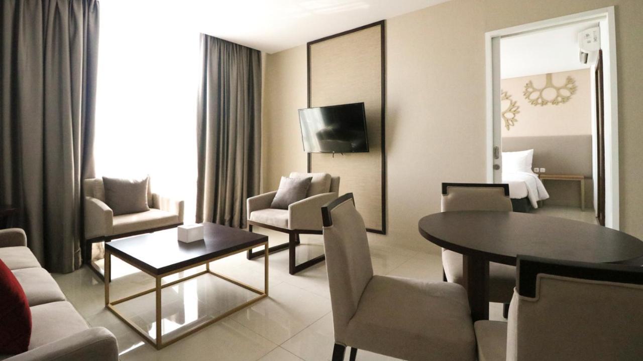Palm Park Hotel Surabaya Exterior photo