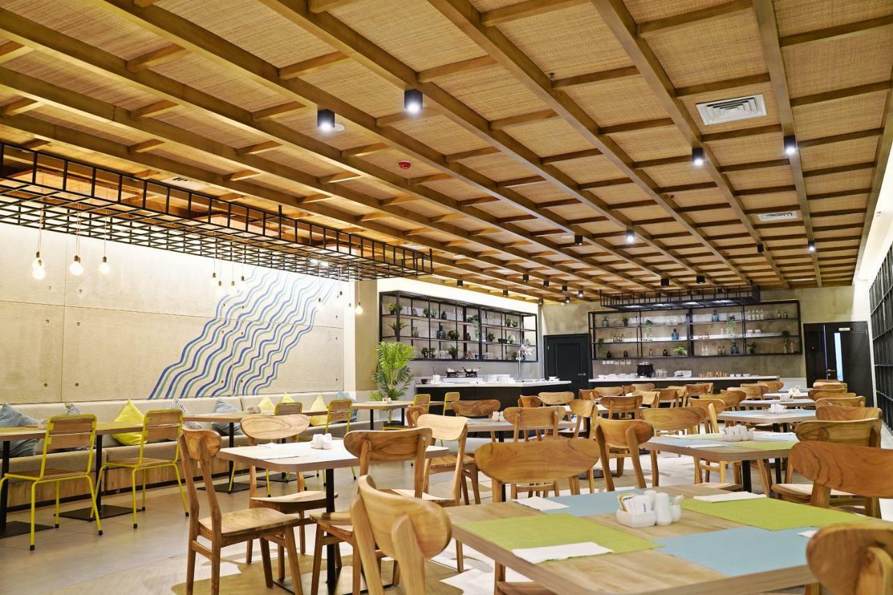 Palm Park Hotel Surabaya Exterior photo
