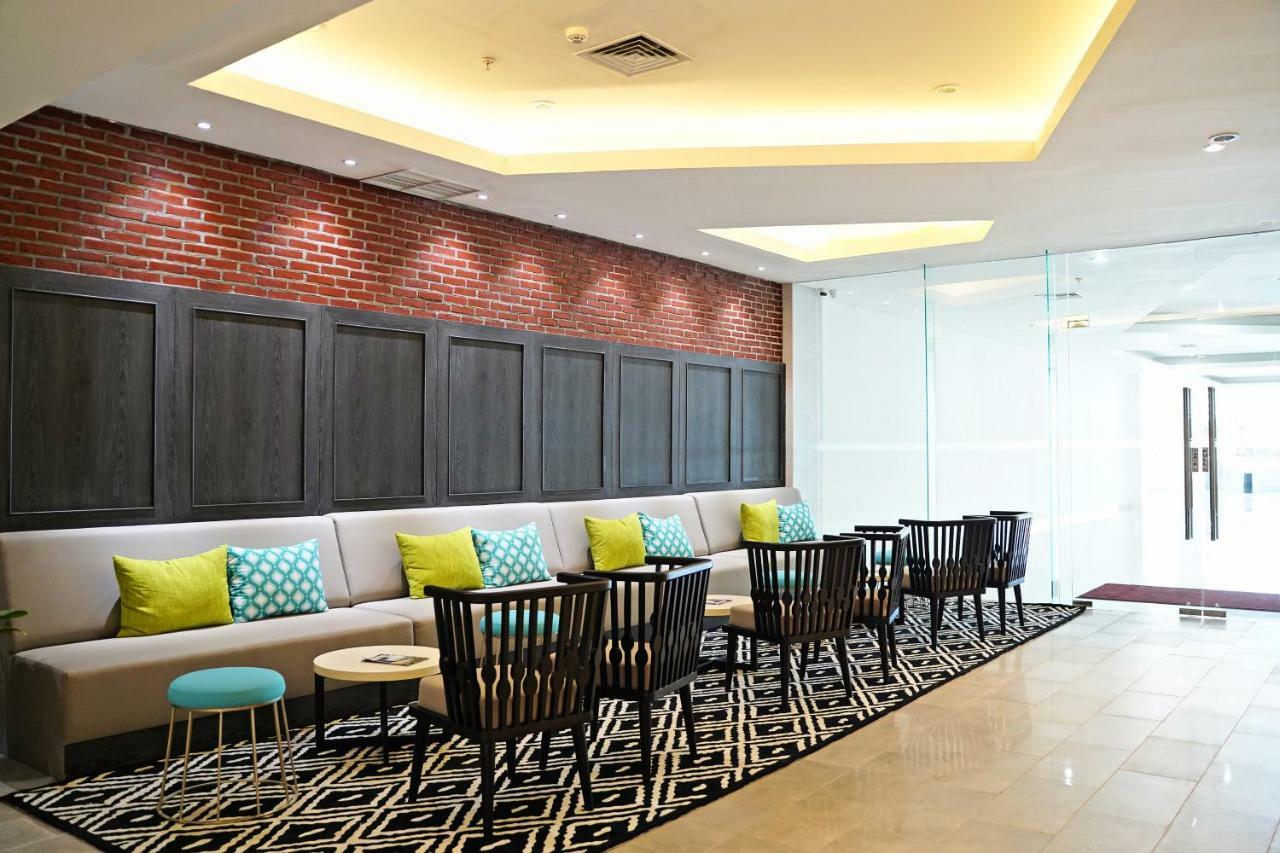 Palm Park Hotel Surabaya Exterior photo